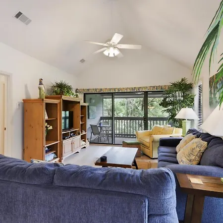 7816 Centrecourt Villa